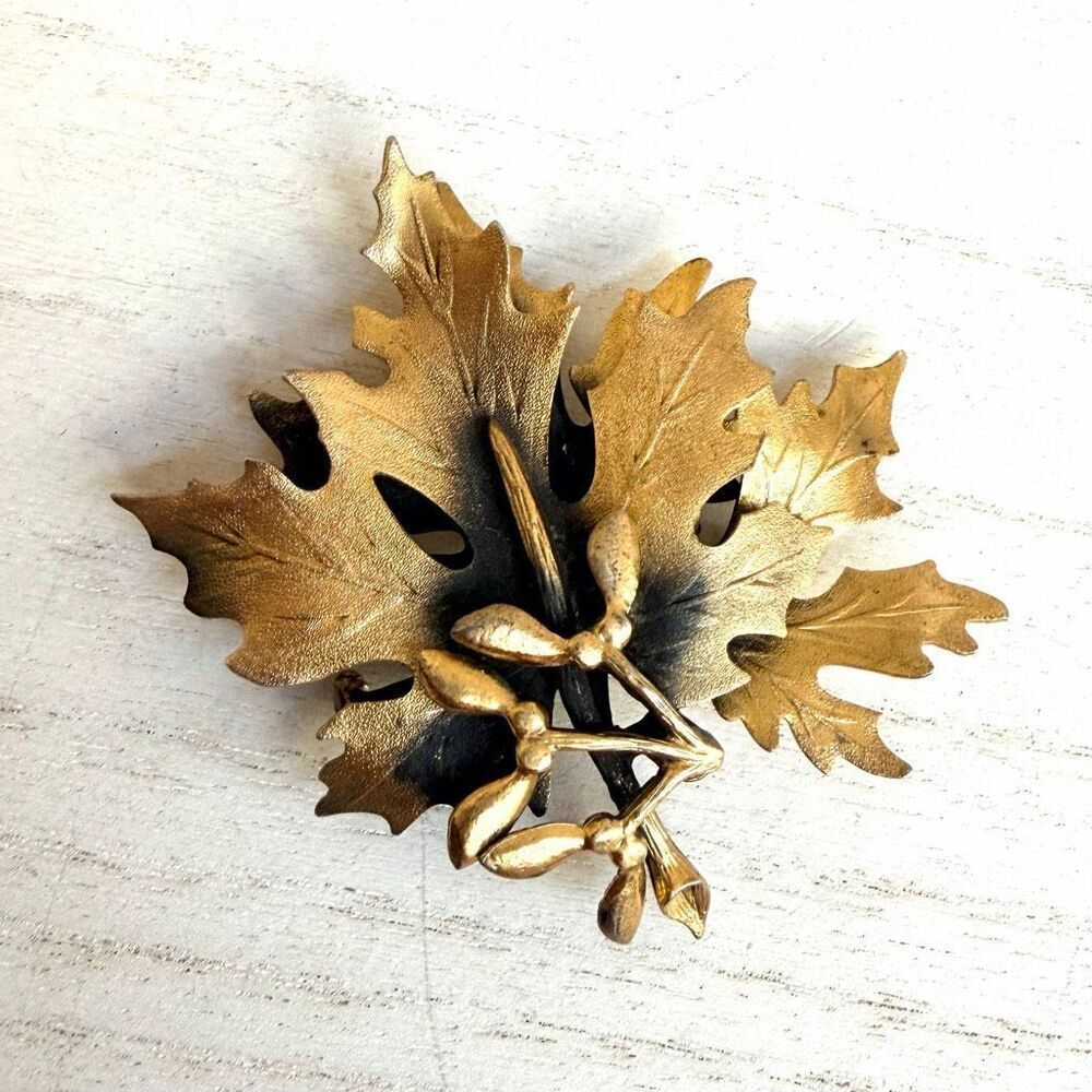 Vintage Gold Tone Maple Leaf Brooch